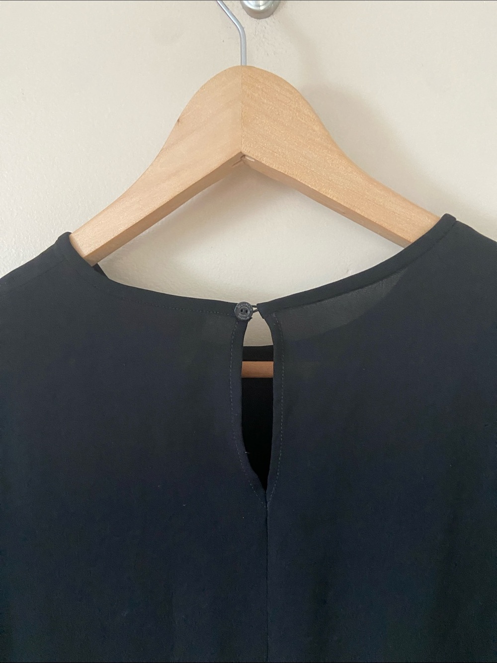 Max Mara Long Sleeve Blouse Side Slit Round
Neck Silk Blend Top Size 2 - Picture 7 of 7